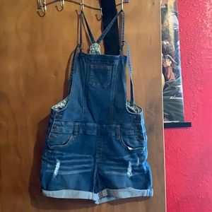 Short overalls